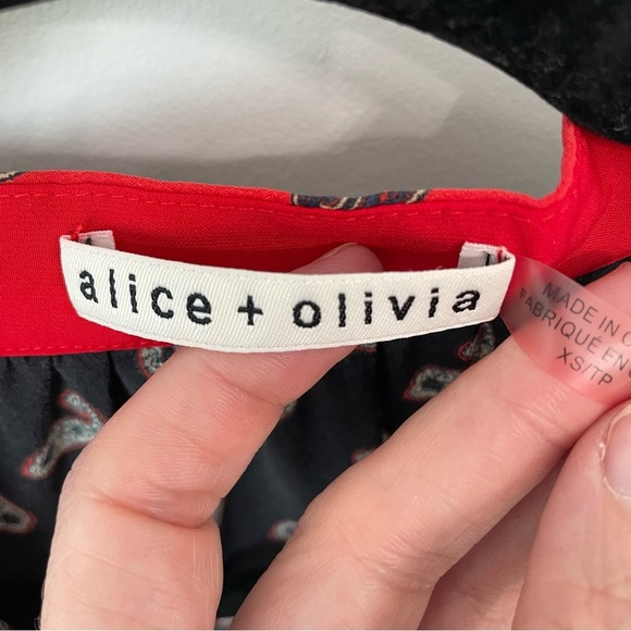 ALICE + OLIVIA 100% Silk Asha Chevron & Paisley Print Top XS Black Red Blouse 15 - Picture 4 of 9